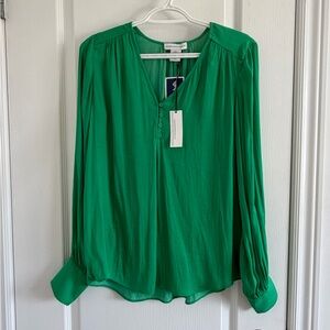 cupcakes & cashmere Emerald Green V-Neck Button Blouse